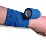 Trusetal Blu Grip® Elastische Fixierbinde blau (Anwendungsbeispiel)